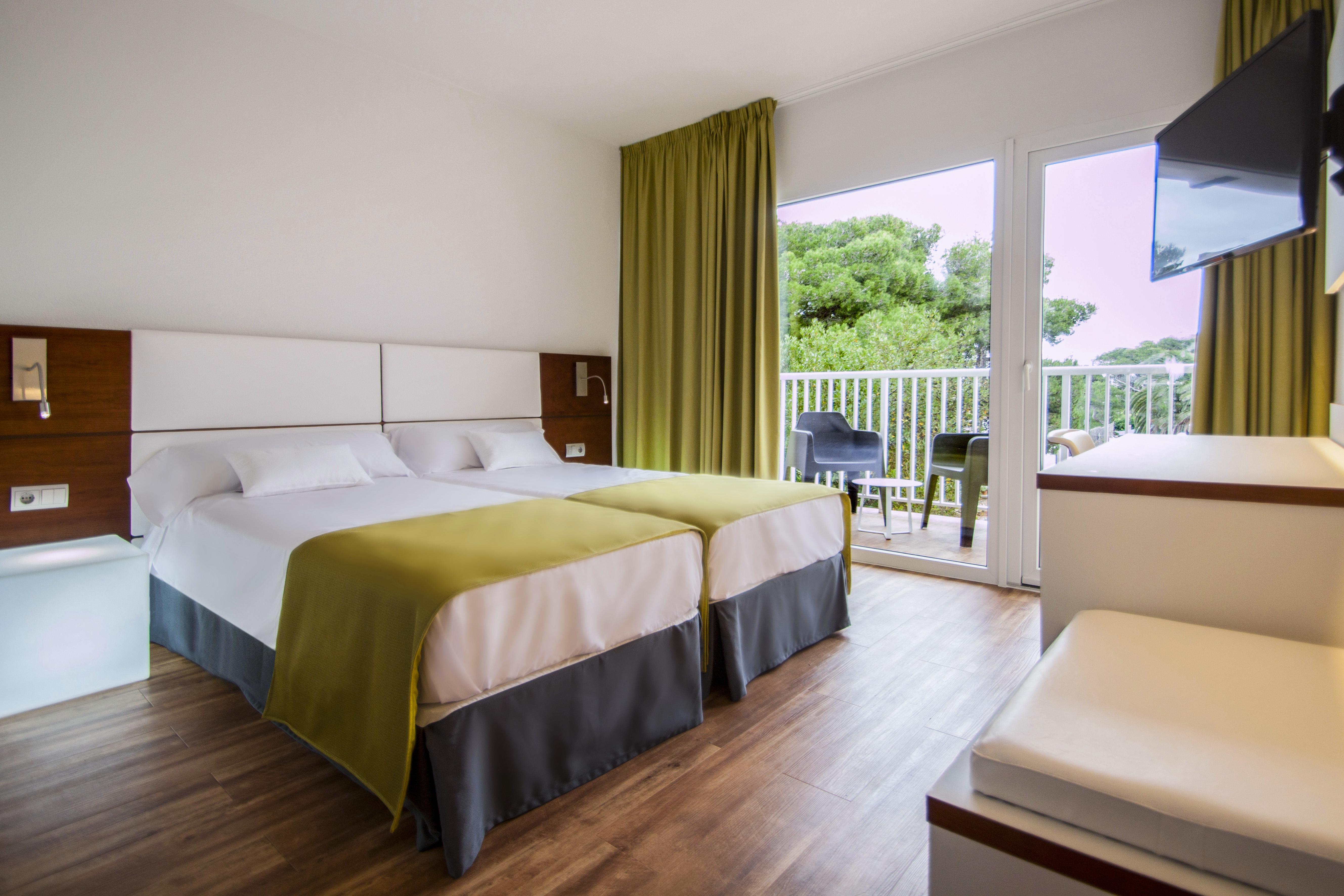 Globales Cala Blanca Hotel 4*